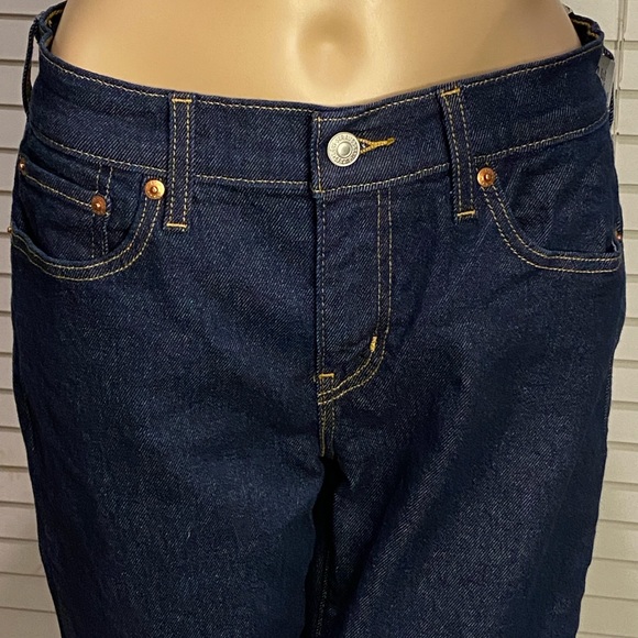 Levi's Women's Boyfriend Dark Wash Mid-Rise Tapered Leg Jeans Size 27 x 32 NWT - Picture 2 of 6